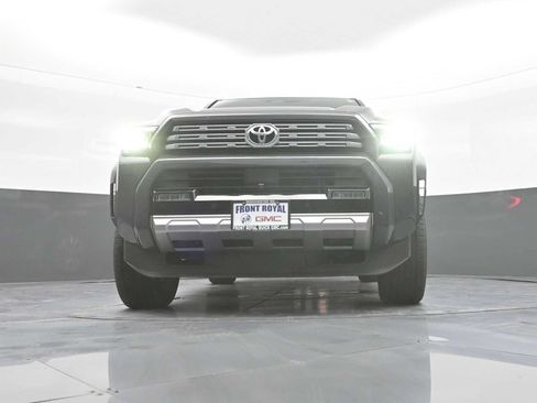 Used 2025 Toyota 4Runner Limited AWD/4WD image 39