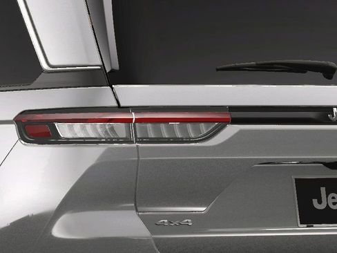 New 2025 Jeep Grand Cherokee 4WD image 13