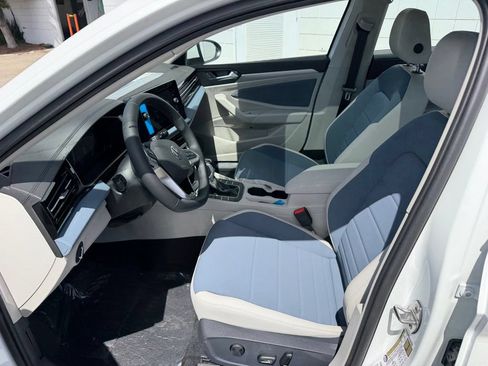 New 2026 Volkswagen Jetta SE FWD image 16
