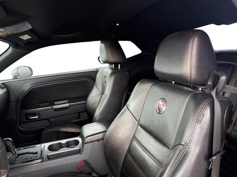 Used 2014 Dodge Challenger R/T RWD image 8