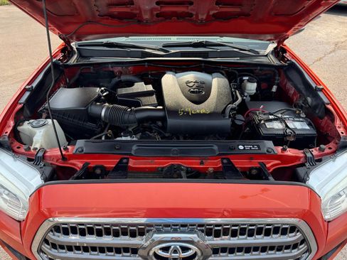 Used 2016 Toyota Tacoma SR5 AWD/4WD image 23