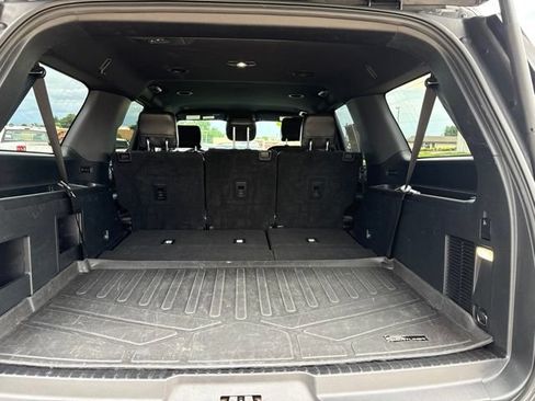 Used 2020 Ford Expedition Max XLT w/ Equipment Group 202A AWD/4WD image 17