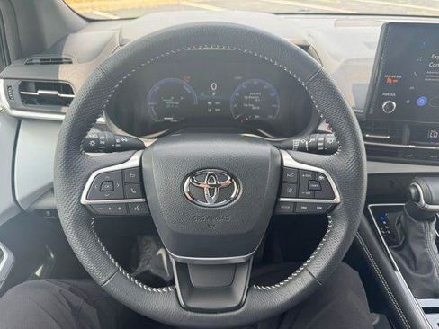 Certified 2025 Toyota Sienna XSE AWD/4WD image 22