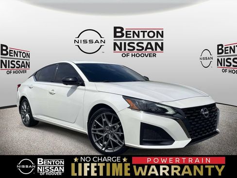 Used 2024 Nissan Altima 2.0 SR FWD image 1