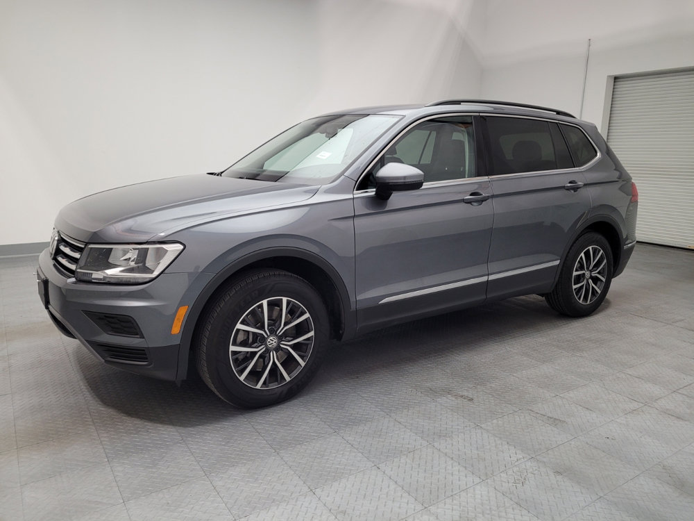 Used 2020 Volkswagen Tiguan SE w/ Panoramic Sunroof Package FWD image 2
