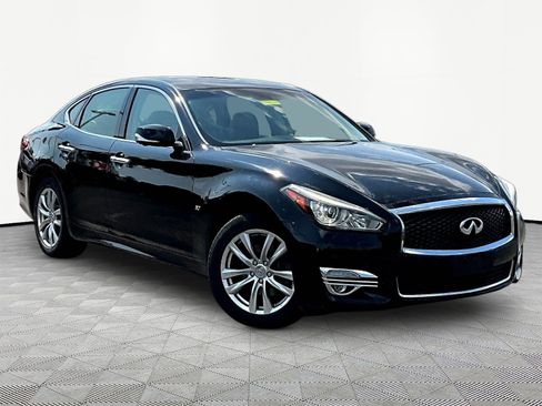 Used 2017 INFINITI Q70 3.7 AWD/4WD image 3