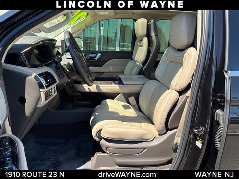 Certified 2024 Lincoln Navigator Reserve AWD/4WD image 12