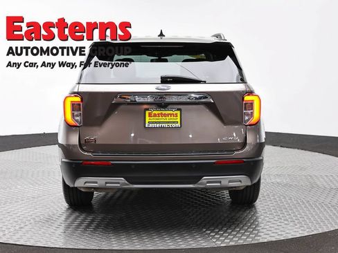 Used 2021 Ford Explorer XLT w/ Equipment Group 202A AWD/4WD image 6