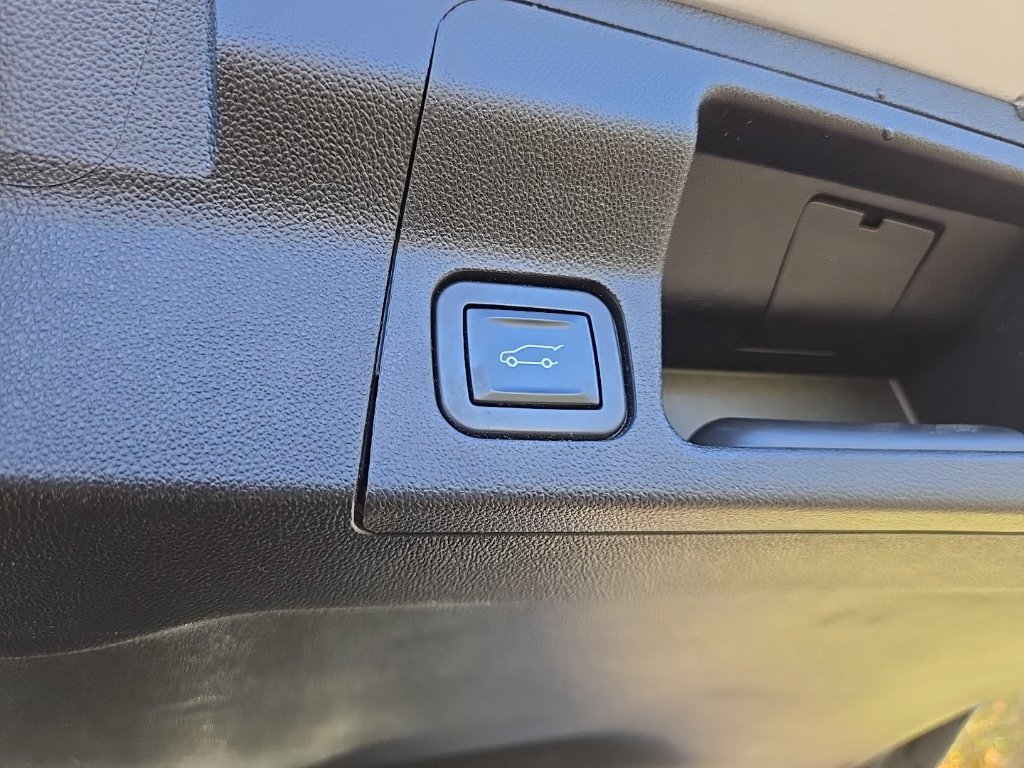 Used 2018 GMC Acadia SLE w/ LPO, Floor Liner Package AWD/4WD image 33