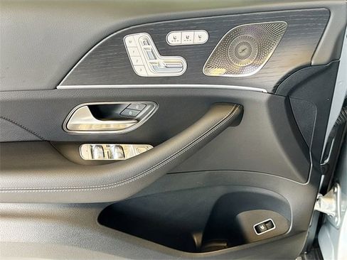 Certified 2025 Mercedes-Benz GLS 450 4MATIC image 18