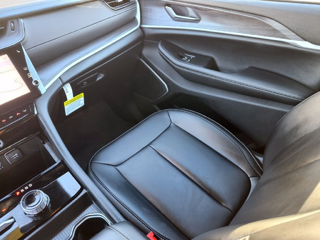 Used 2026 Jeep Grand Cherokee Limited AWD/4WD image 15