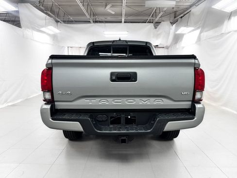 Used 2020 Toyota Tacoma SR AWD/4WD image 4