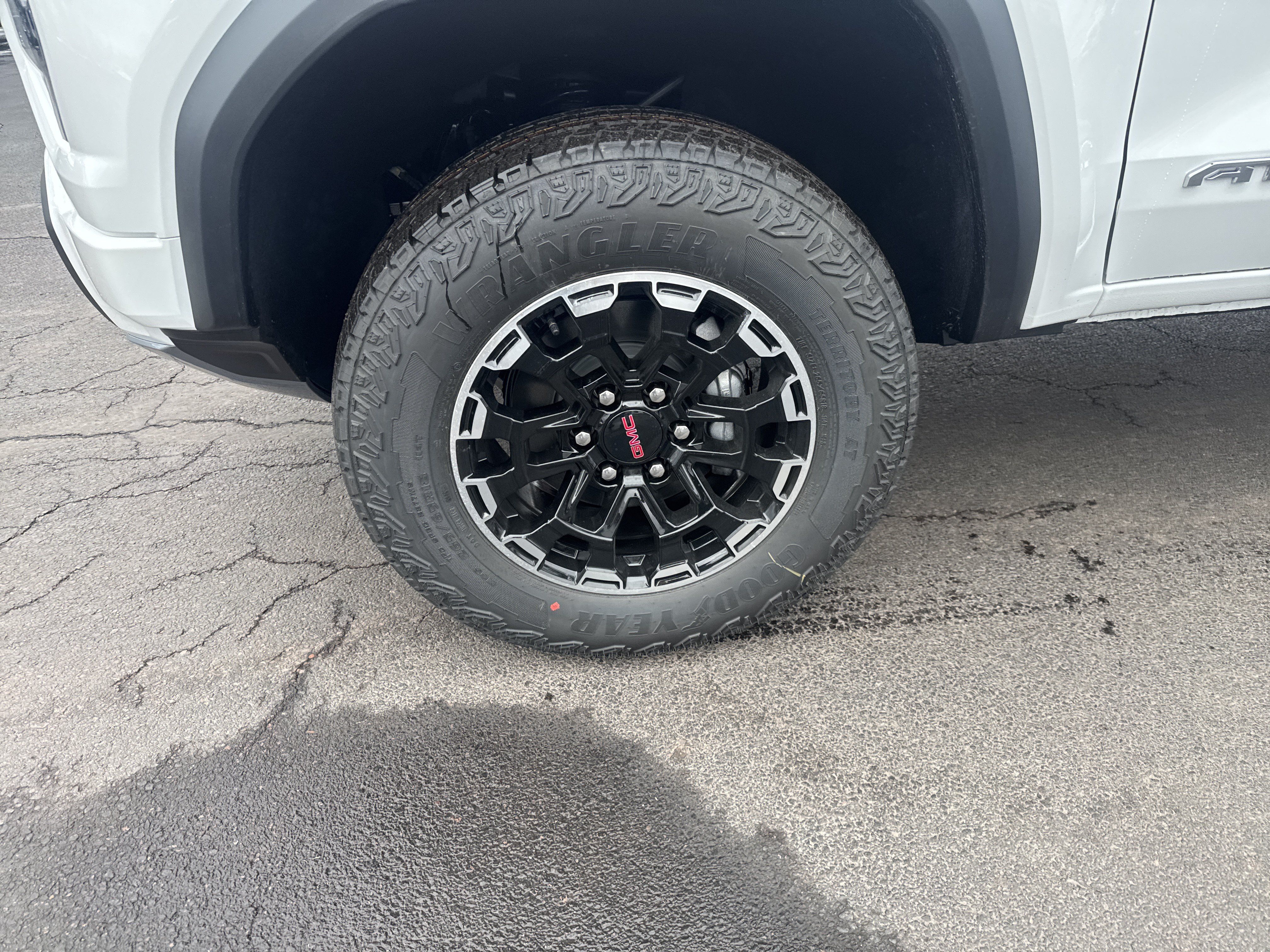 New 2026 GMC Canyon AT4 AWD/4WD image 11