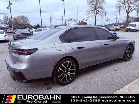 Used 2023 BMW 740i image 31