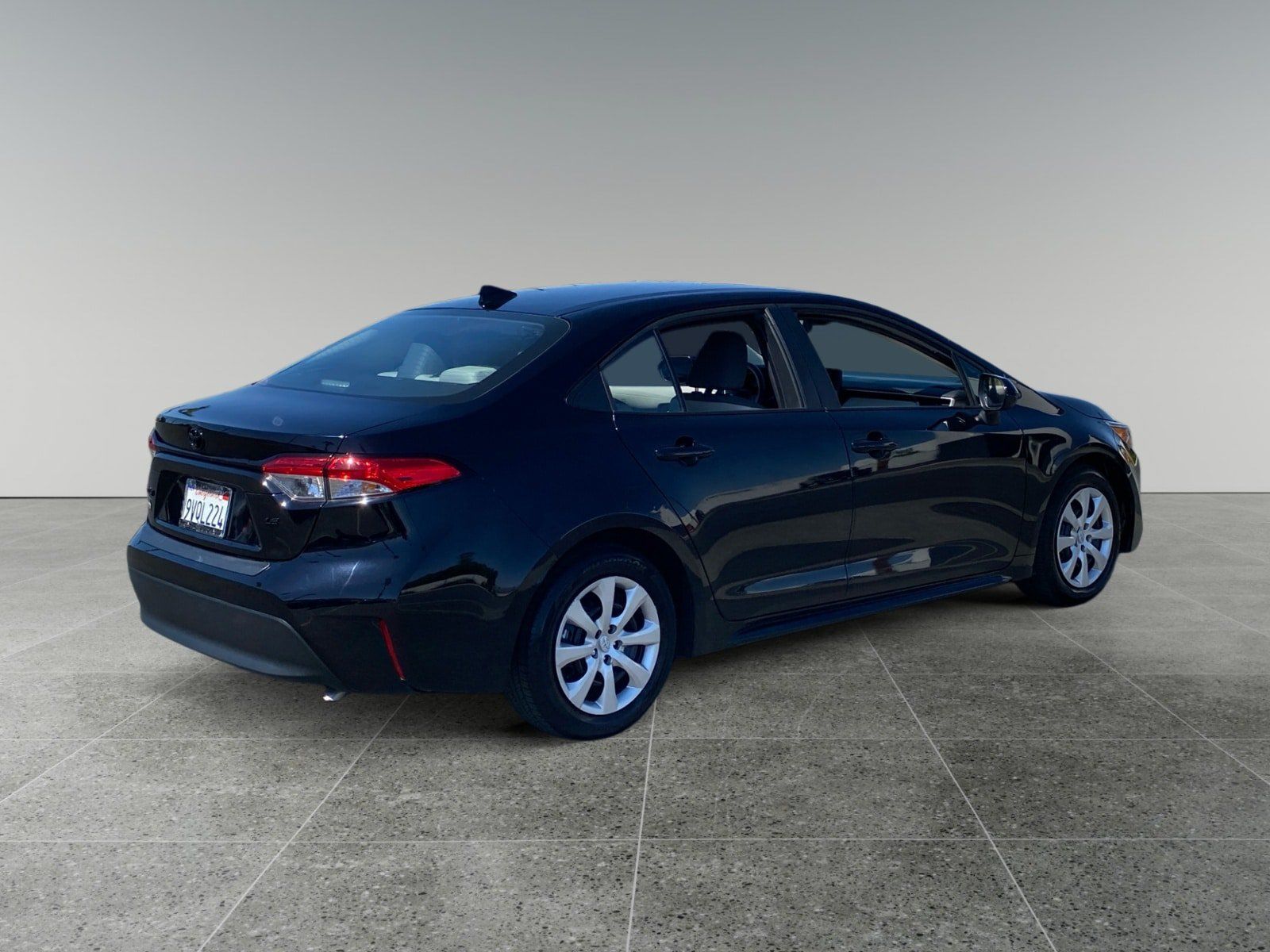 Used 2026 Toyota Corolla LE FWD image 5
