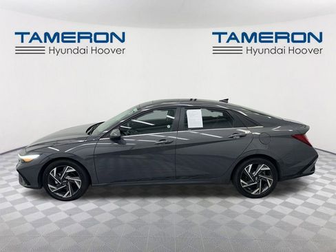 Used 2025 Hyundai Elantra SEL FWD image 2