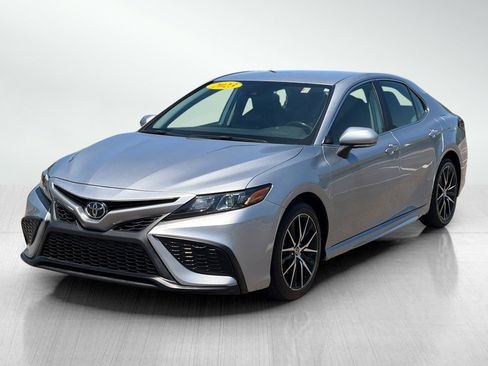 Used 2023 Toyota Camry SE FWD image 3