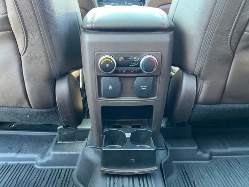 Used 2022 Ford Explorer King Ranch w/ Premium Technology Package RWD image 18