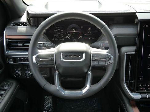 Used 2025 GMC Yukon Denali w/ Sun & Power Step Package AWD/4WD image 36