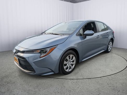Used 2023 Toyota Corolla LE image 6