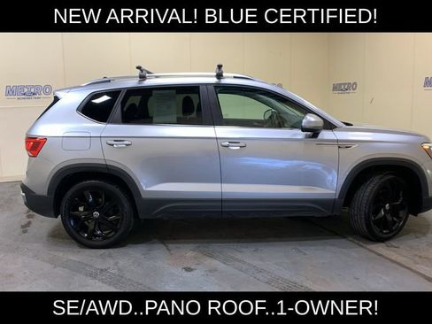Used 2022 Volkswagen Taos SE w/ Panoramic Sunroof Package FWD image 2