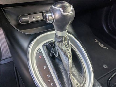 Used 2016 Kia Soul + FWD image 11
