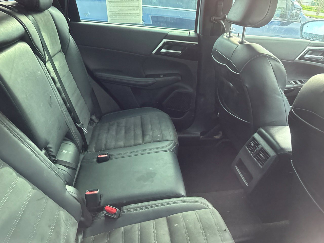 Used 2023 Mitsubishi Outlander SE FWD image 6