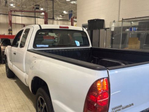 Used 2015 Toyota Tacoma 2WD Access Cab image 7