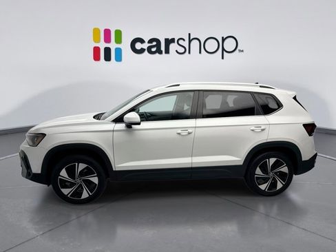 Used 2025 Volkswagen Taos SE image 2