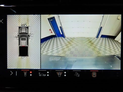 Used 2025 GMC Sierra 1500 AT4 image 14