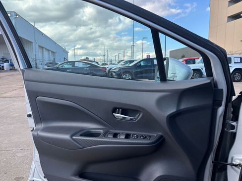 Used 2025 Nissan Versa SV FWD image 18