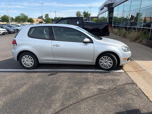 Used 2012 Volkswagen Golf 2-Door FWD image 2