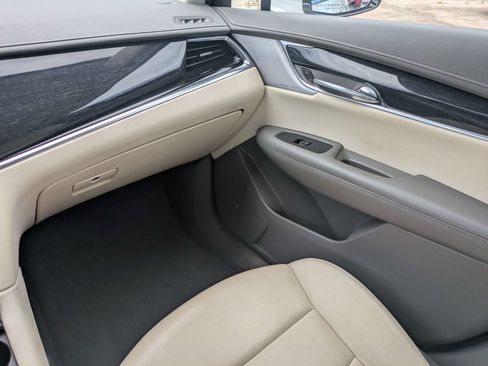 Certified 2023 Cadillac XT6 Premium Luxury AWD/4WD image 12