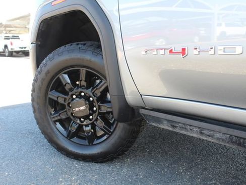 Used 2025 GMC Sierra 2500 AT4 w/ AT4 Premium Plus Package AWD/4WD image 11