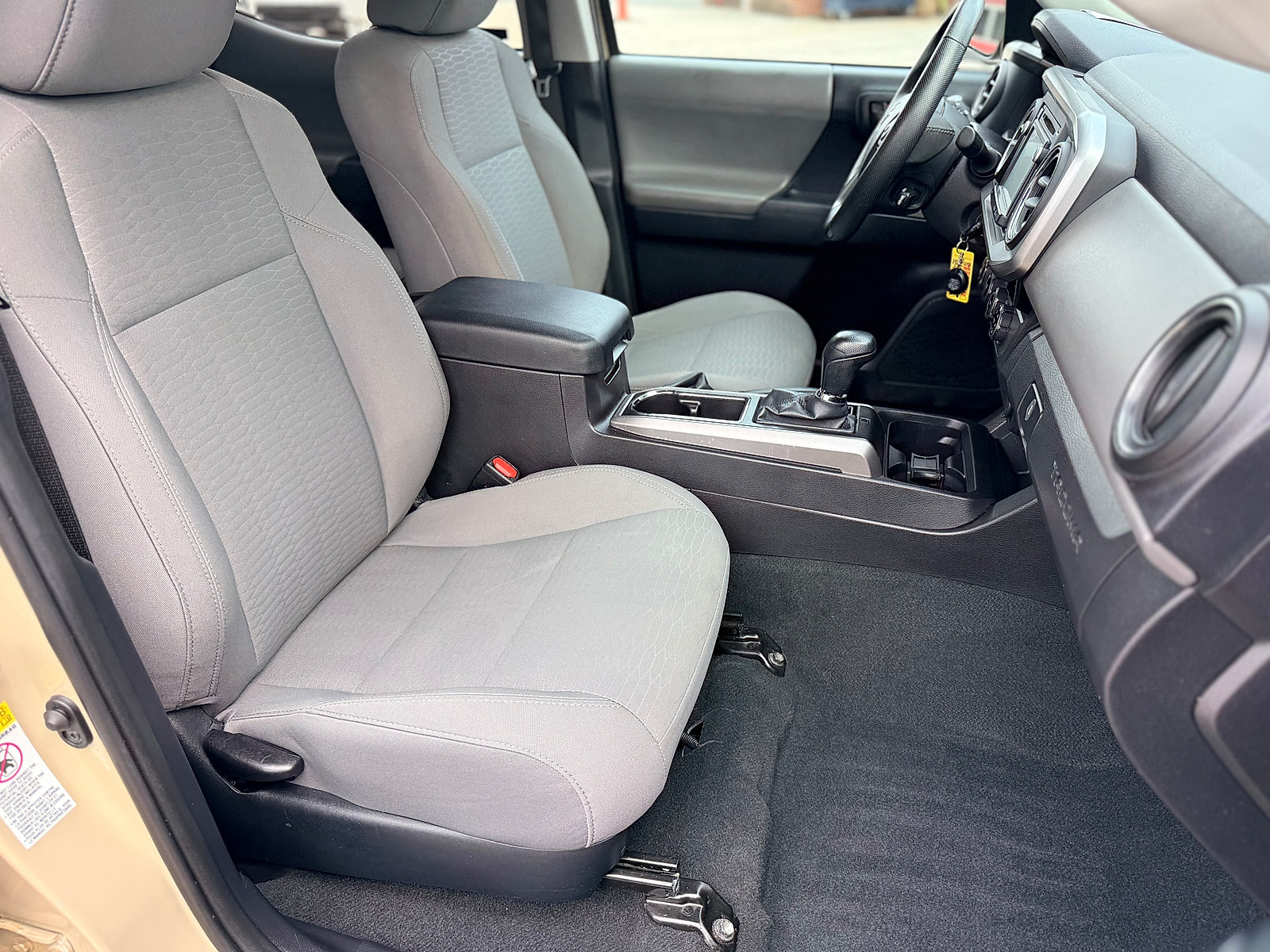 Used 2016 Toyota Tacoma SR5 w/ SR5 Appearance Package (SN) AWD/4WD image 27