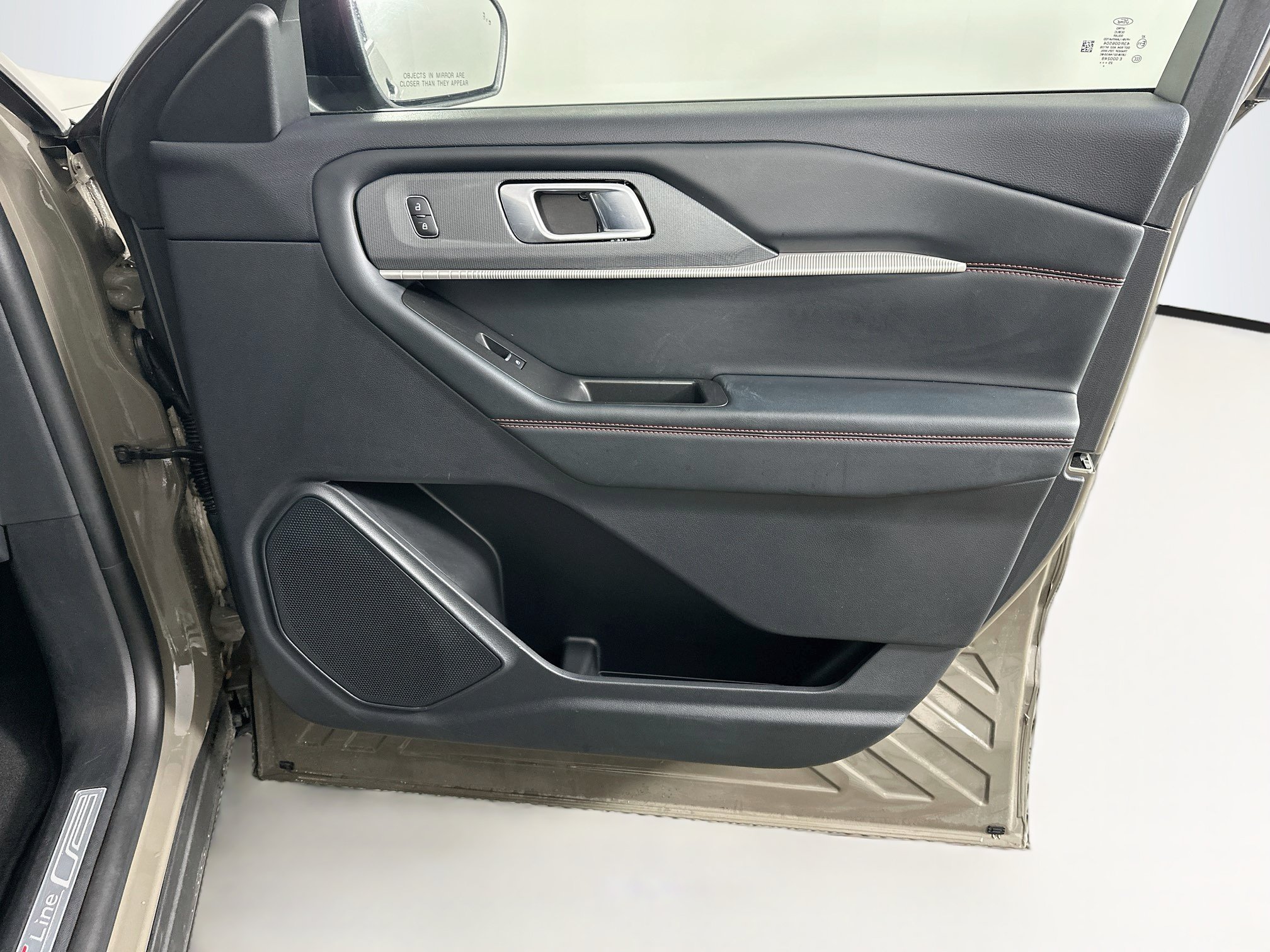 Used 2026 Ford Explorer ST-Line w/ ST-Line Street Pack RWD image 35