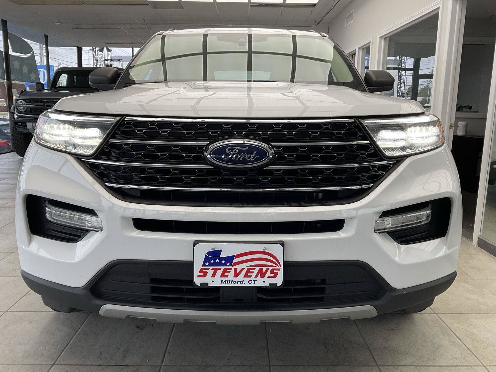 Used 2020 Ford Explorer XLT w/ Equipment Group 202A AWD/4WD image 2
