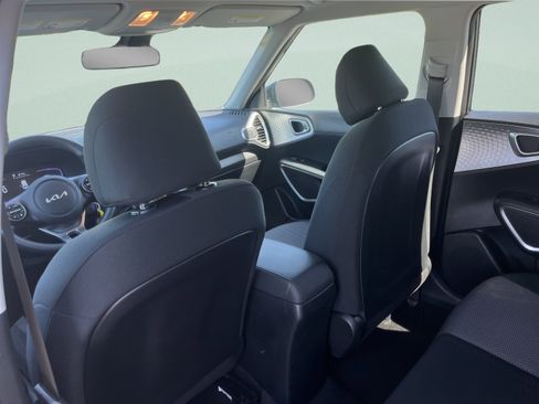 Used 2025 Kia Soul LX w/ LX Technology Package FWD image 22