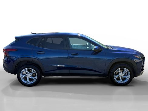 Used 2024 Chevrolet Trax LS w/ LS Convenience Package FWD image 6
