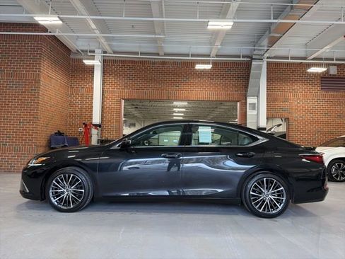 Used 2023 Lexus ES 350 w/ Premium Package image 4