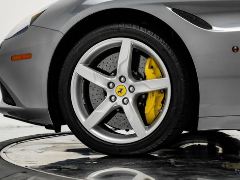 Used 2016 Ferrari California T image 84