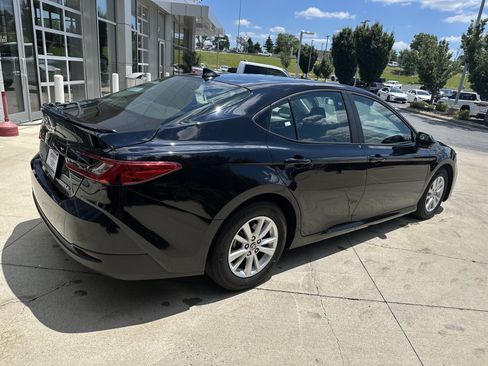 Used 2025 Toyota Camry LE w/ Convenience Package FWD image 6