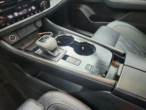 Used 2022 Nissan Rogue Platinum w/ Head-Up Display Package image 16