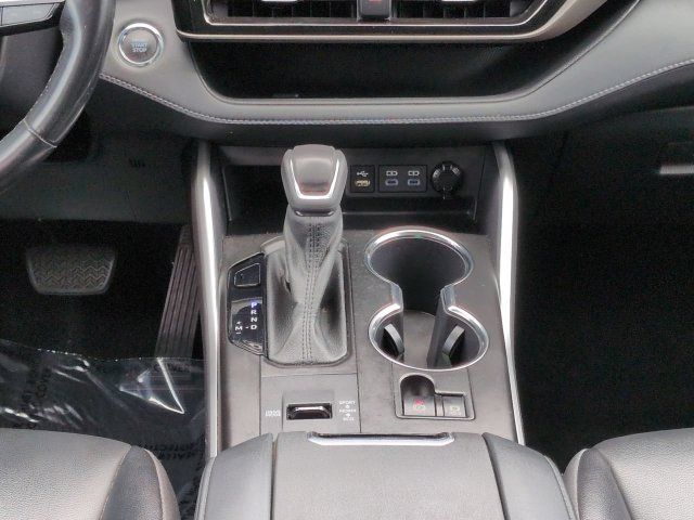 Used 2022 Toyota Highlander XLE FWD image 19