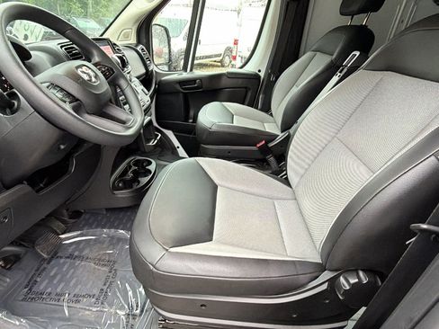 Used 2024 RAM ProMaster 2500 w/ Convenience Group FWD image 17