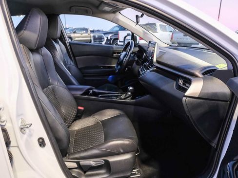 Used 2022 Toyota C-HR Limited FWD image 18
