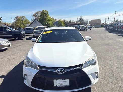 Used 2017 Toyota Camry SE FWD image 2
