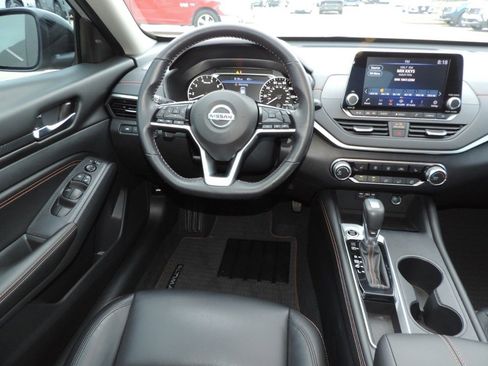 Certified 2021 Nissan Altima 2.5 SR w/ SR Premium Package image 19