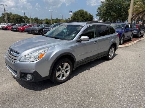 Used 2013 Subaru Outback 3.6R Limited AWD/4WD image 11
