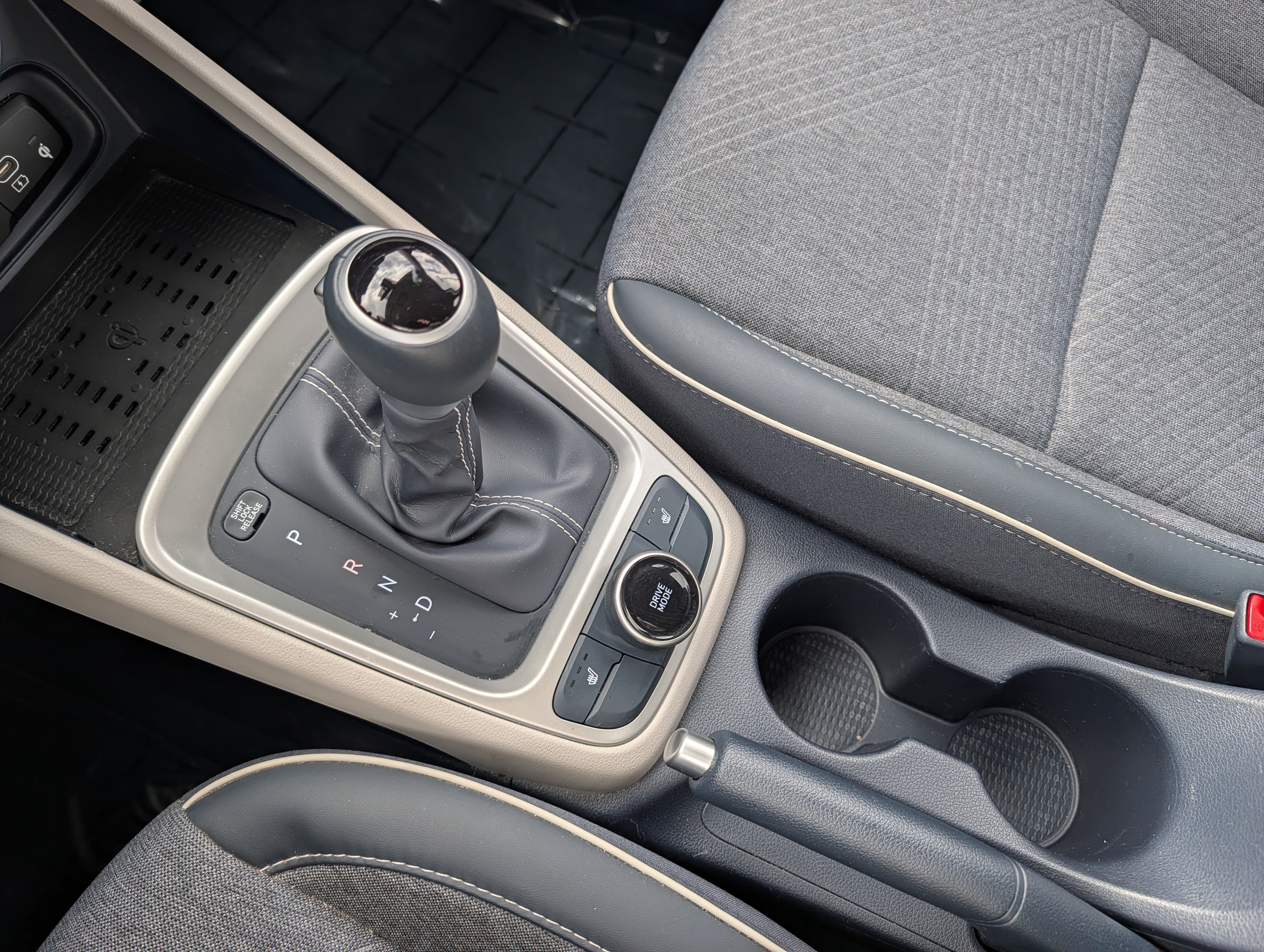 Used 2025 Hyundai Venue Limited FWD image 18